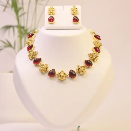 Regal Eye Choker