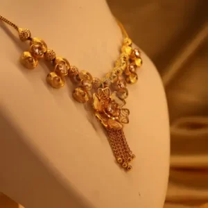 Exquisite Floral Filigree Necklace