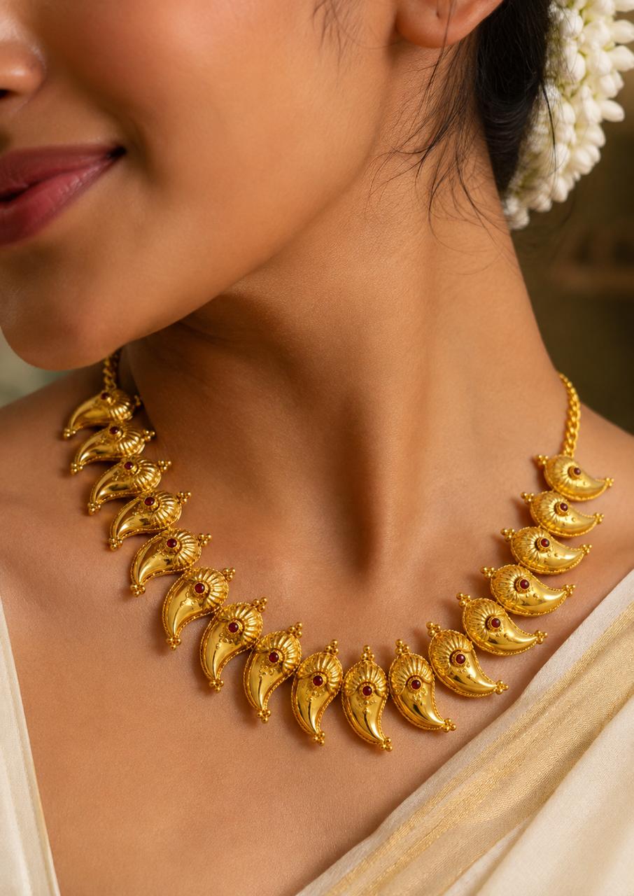 Maangalya necklace detailed view traditional gold design
