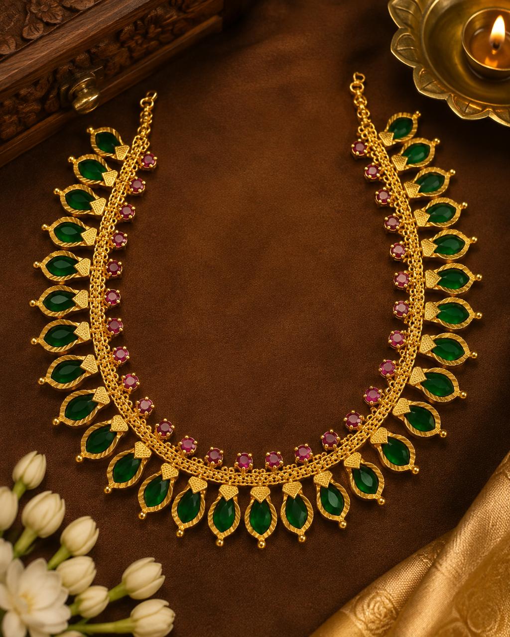Nagapadam Necklace Green Snake Hood Motif Detail View