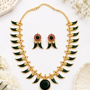 Royal Kerala Premium Pulinakham necklace set gold finish detailed view